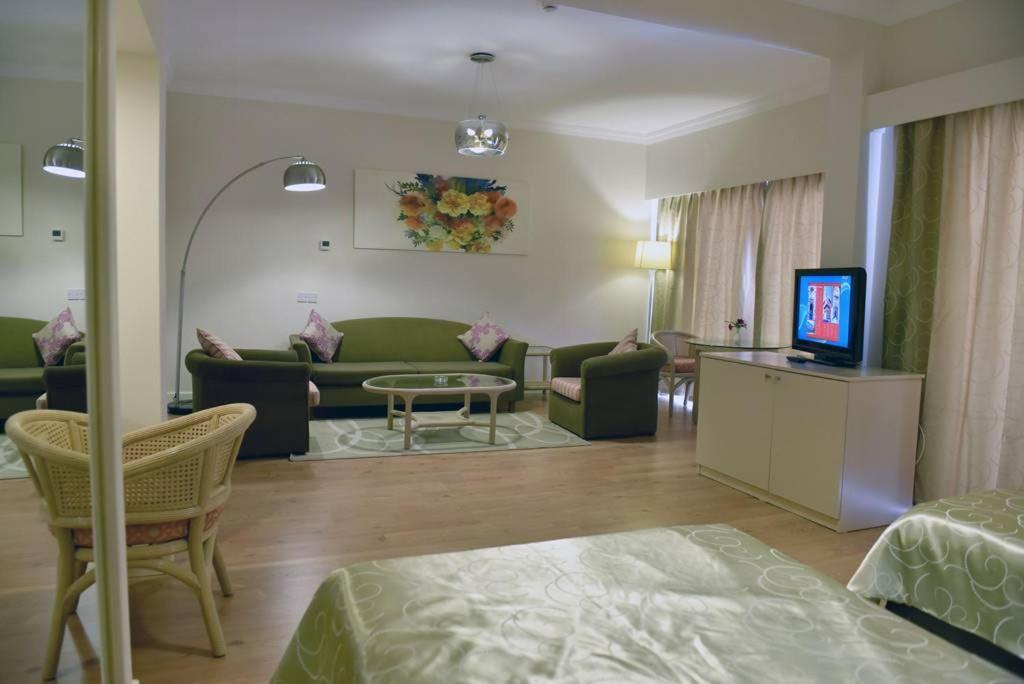 Jasmine Court Hotel & Casino Kyrenia  Exteriör bild