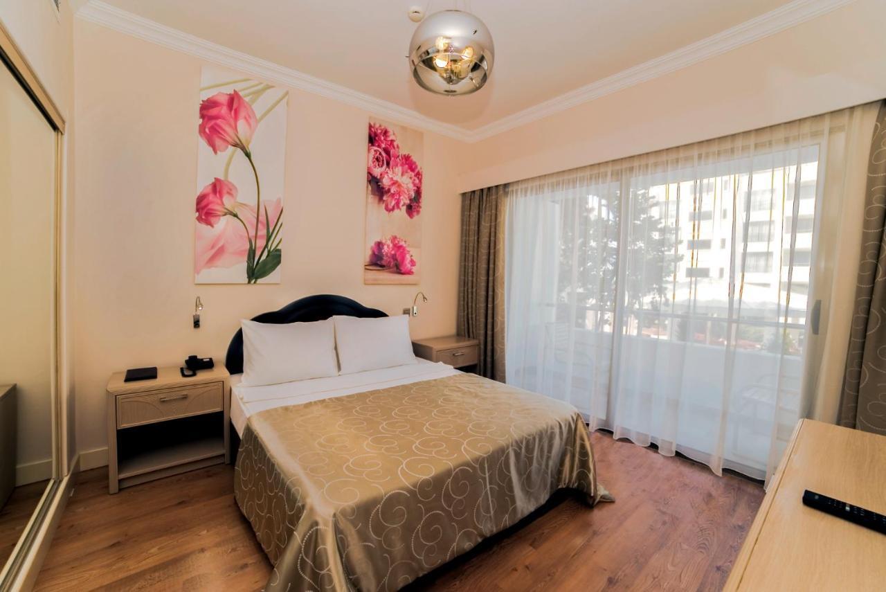 Jasmine Court Hotel & Casino Kyrenia  Exteriör bild