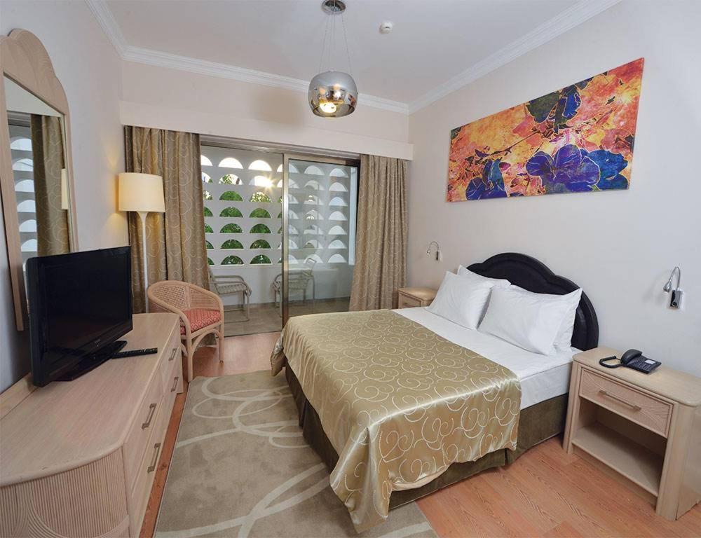 Jasmine Court Hotel & Casino Kyrenia  Exteriör bild
