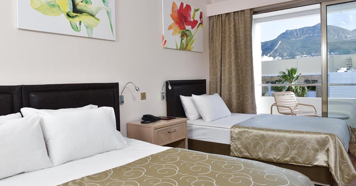 Jasmine Court Hotel & Casino Kyrenia  Exteriör bild